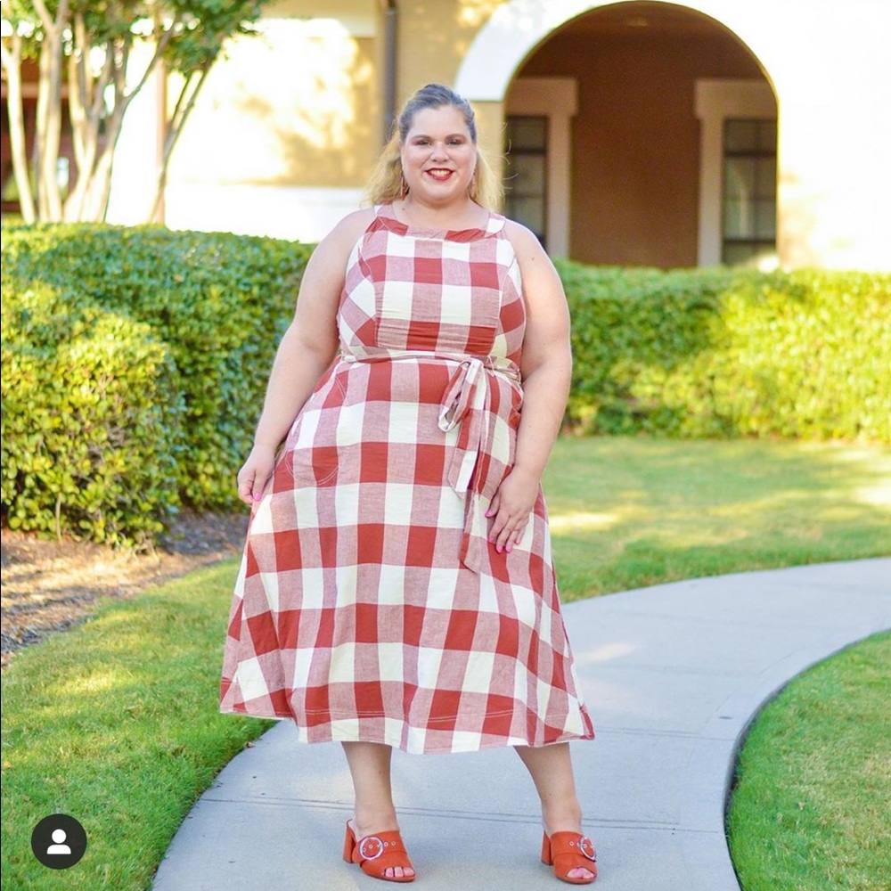 Fun checkered sleeveless dress!